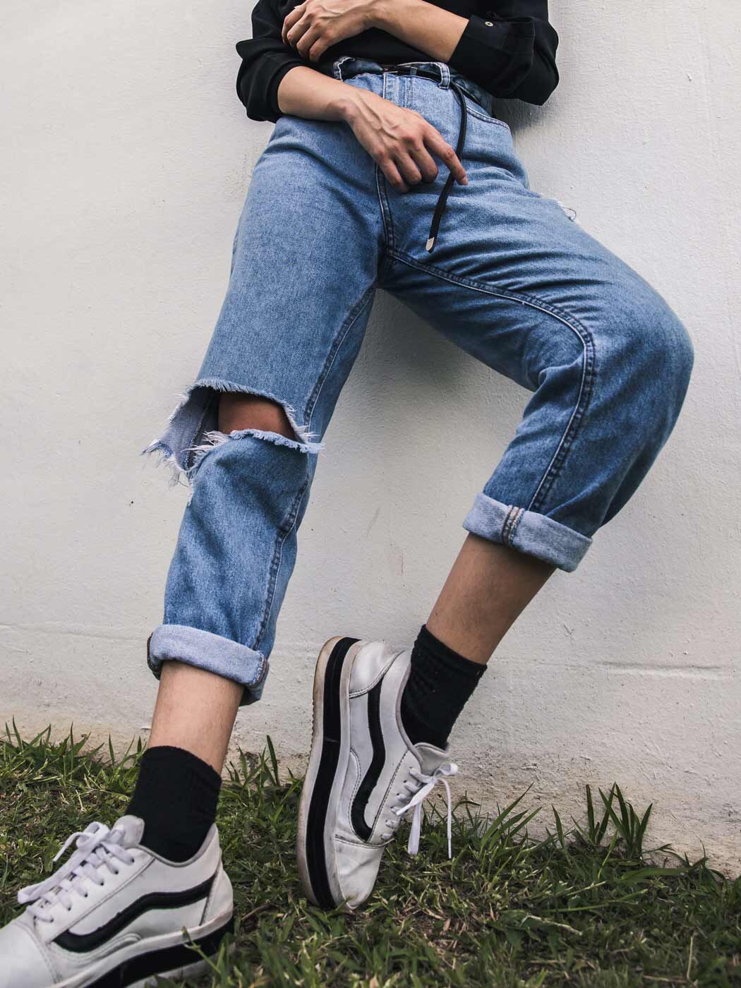 Gekrempelte Mom Jeans mit Destroyed-Effekten