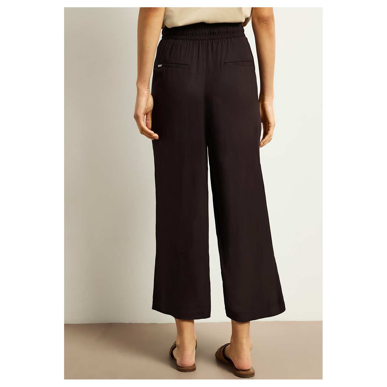 Stretch Damen 7/8 Hose Emee Wide Leg von Street One in Dunkelbraun, Rückansicht am Model