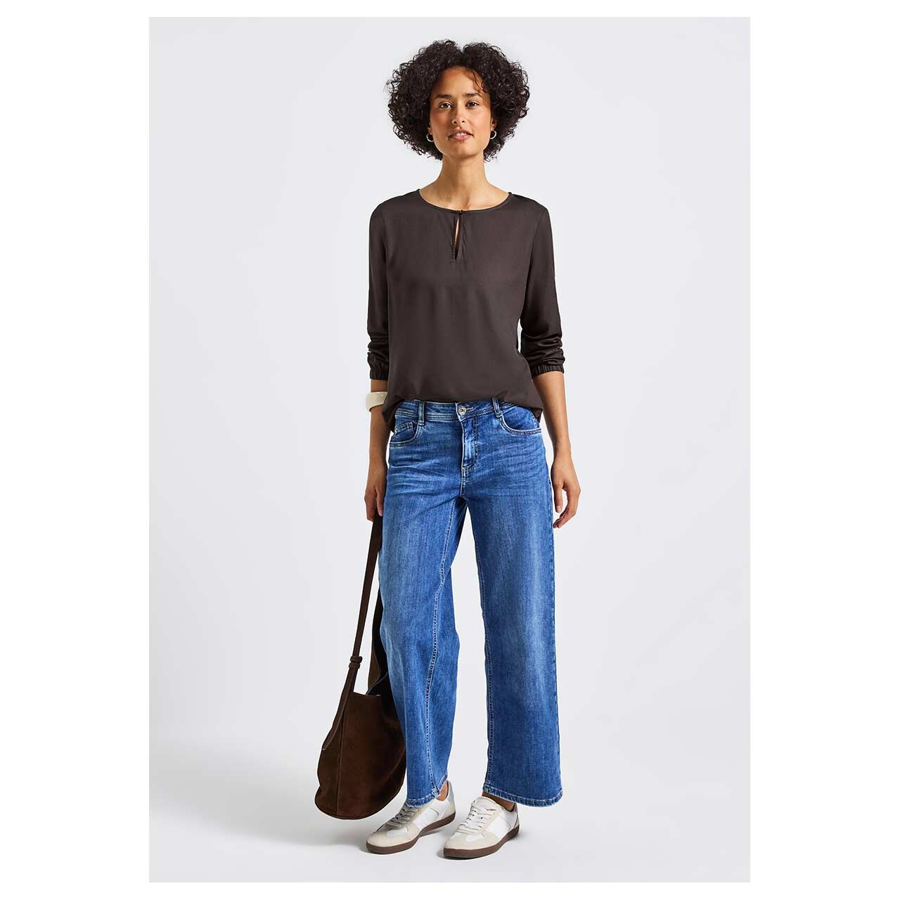 Damen Langarm Bluse Roundneck Slit von Street One in Dunkelbraun, Ganzkörperansicht