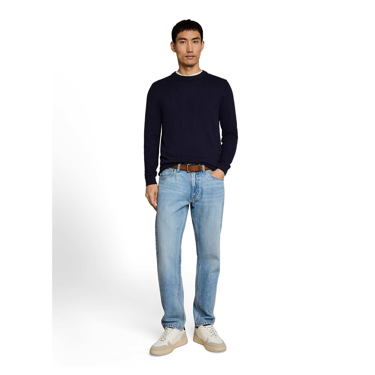 Herren Pullover Cashmere Crewneck Knit von Tom Tailor in Dunkelblau meliert, Ganzkörperansicht am Model