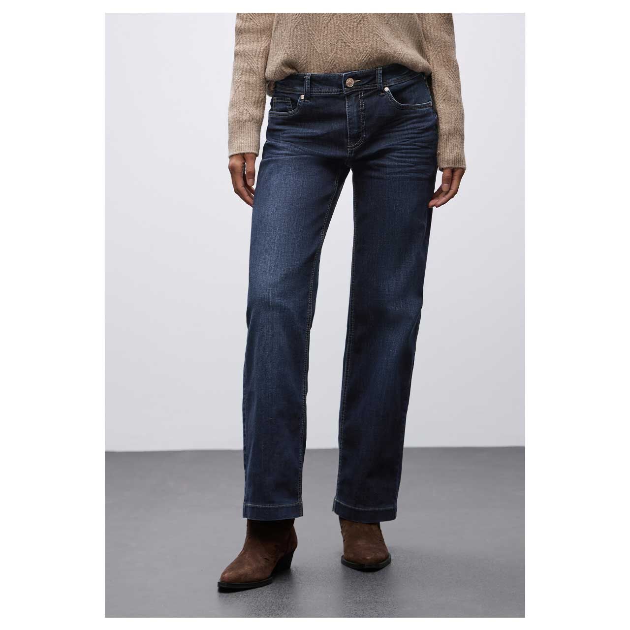 Stretch Damenjeans Straight Leg von Street One in Dunkelblau angewaschen, Vorderansicht am Model