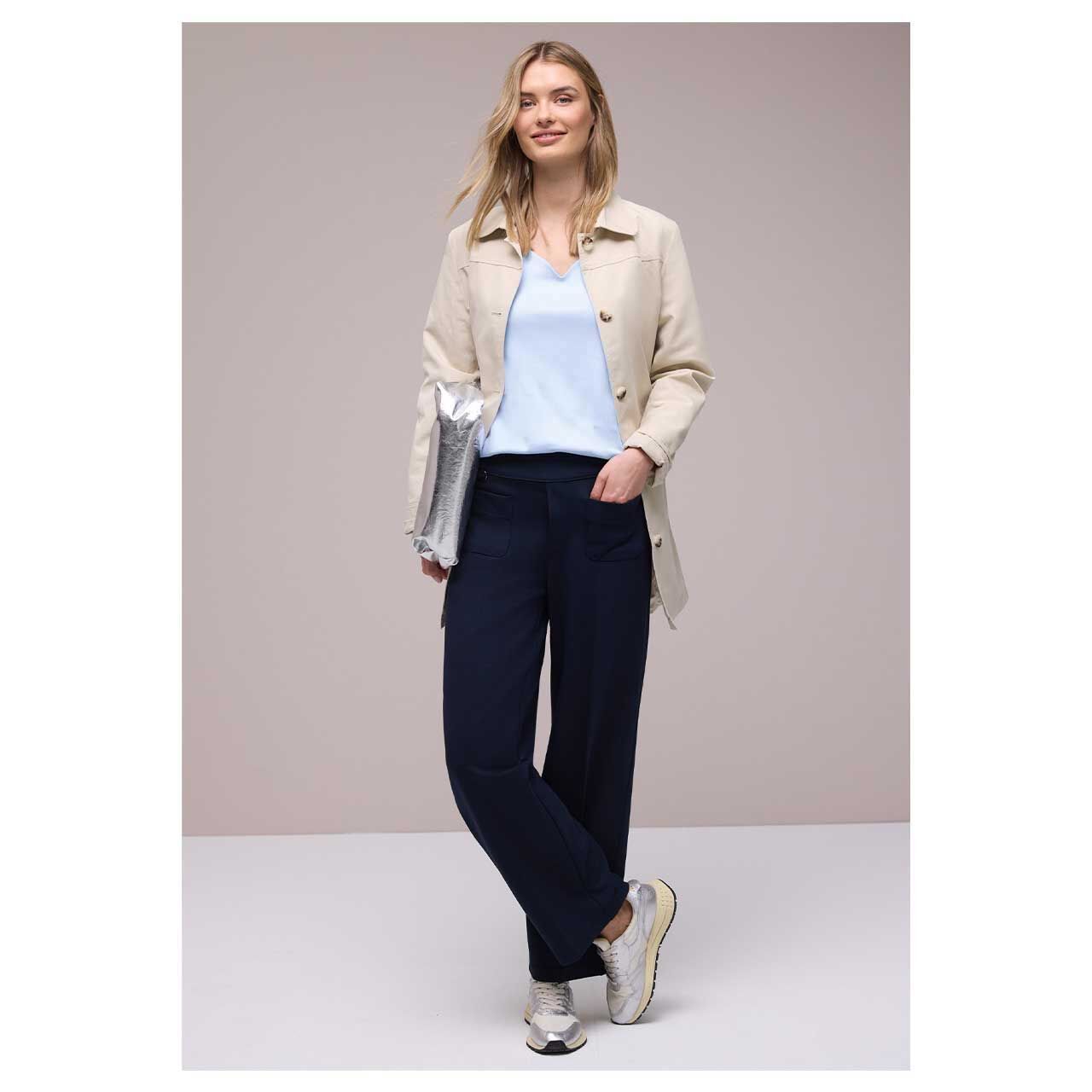 Damen T-Shirt Heart Neck Ada von Street One in Hellblau, Ganzkörperansicht Model vorne