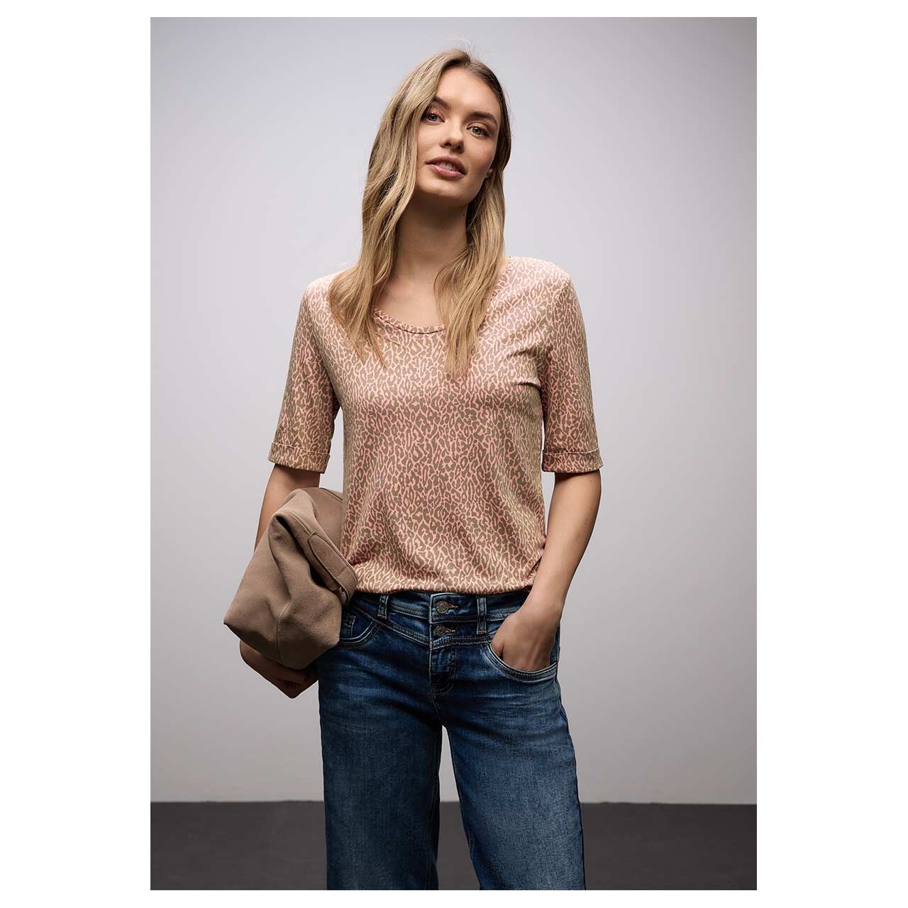 Damen T-Shirt Printed Rounded V-Neck von Street One in Orange-Rosa mit Print, Vorderansicht am Model