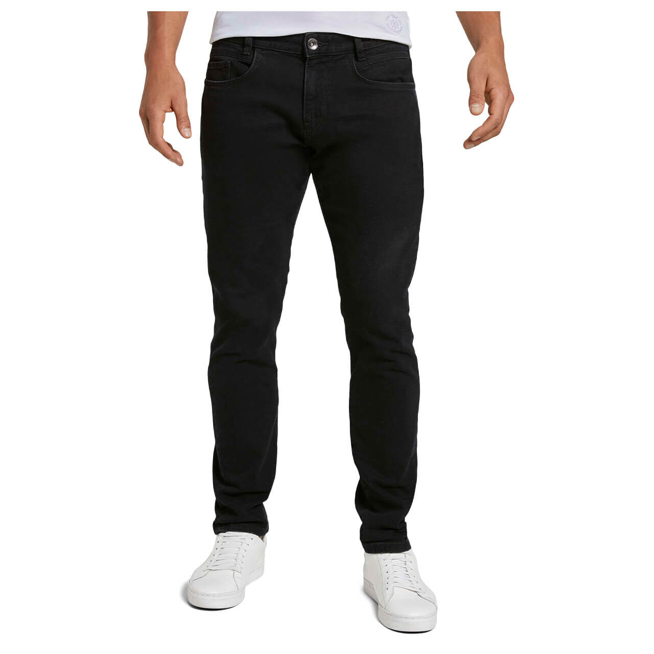 tomtailor-troy-jeans-blackdenim-vorn1 Herrenjeans Troy von Tom Tailor in Schwarz, Vorderansicht am Modell