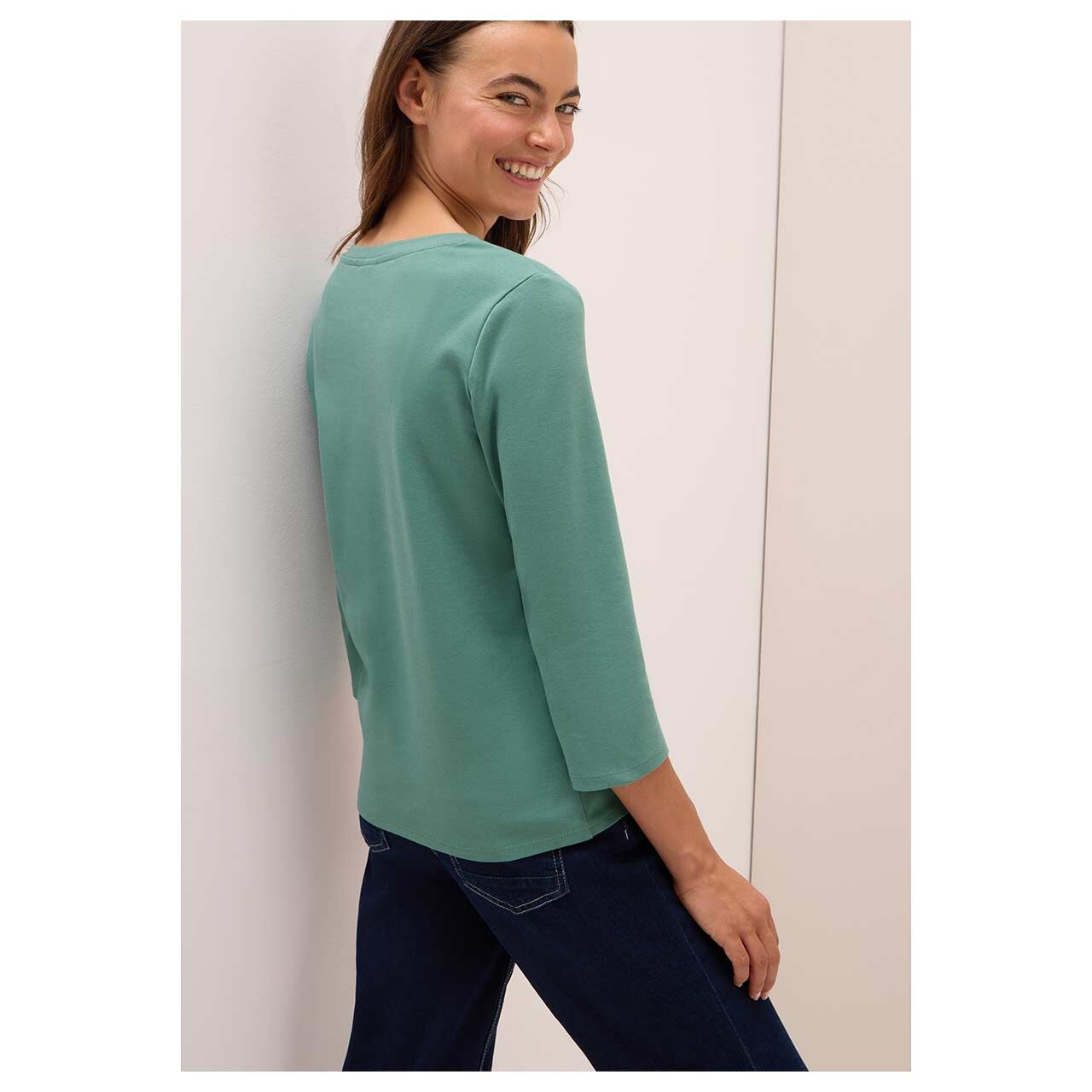 Damen 3/4 Arm Shirt Basic V-Neck von Cecil in Grün, Rückansicht am Model