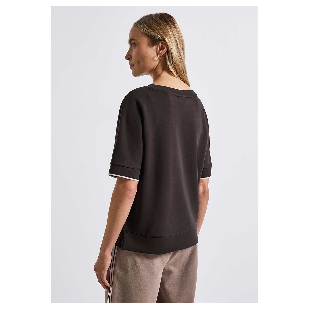 Damen T-Shirt Rib Cuffs von Street One in Dunkelbraun, Rückansicht am Model