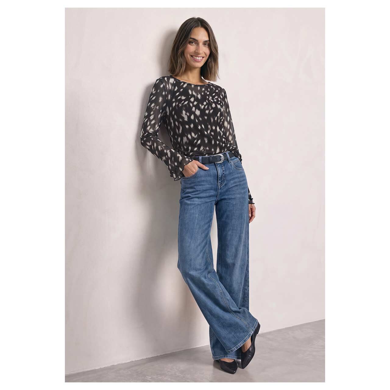 Damen Langarm Shirt Mesh Volant Sleeves von Street One in Schwarz mit Print, Ganzkörperansicht am Model