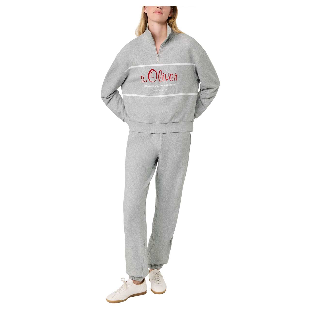 s.Oliver Damen Sweatshirt Troyer in Hellgrau mit Print, Ganzkörperansicht am Model