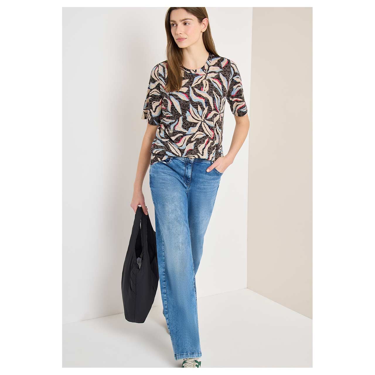 Damen T-Shirt Burnout von Cecil in Braun mit Print, Ganzkörperansicht am Model