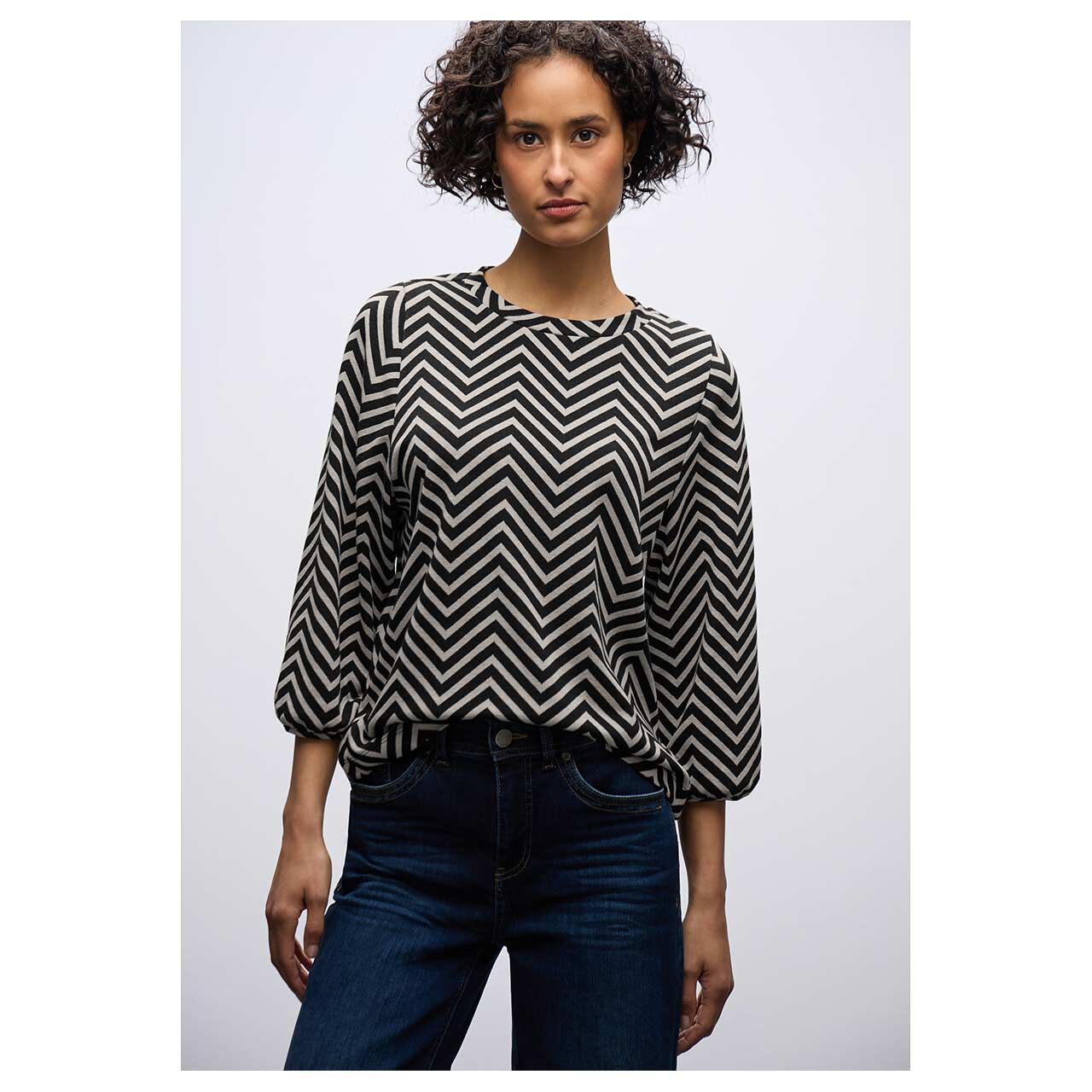 Damen 3/4 Arm Sweatshirt Jacquard Dessin von Street One in Schwarz mit Print, Vorderansicht am Model