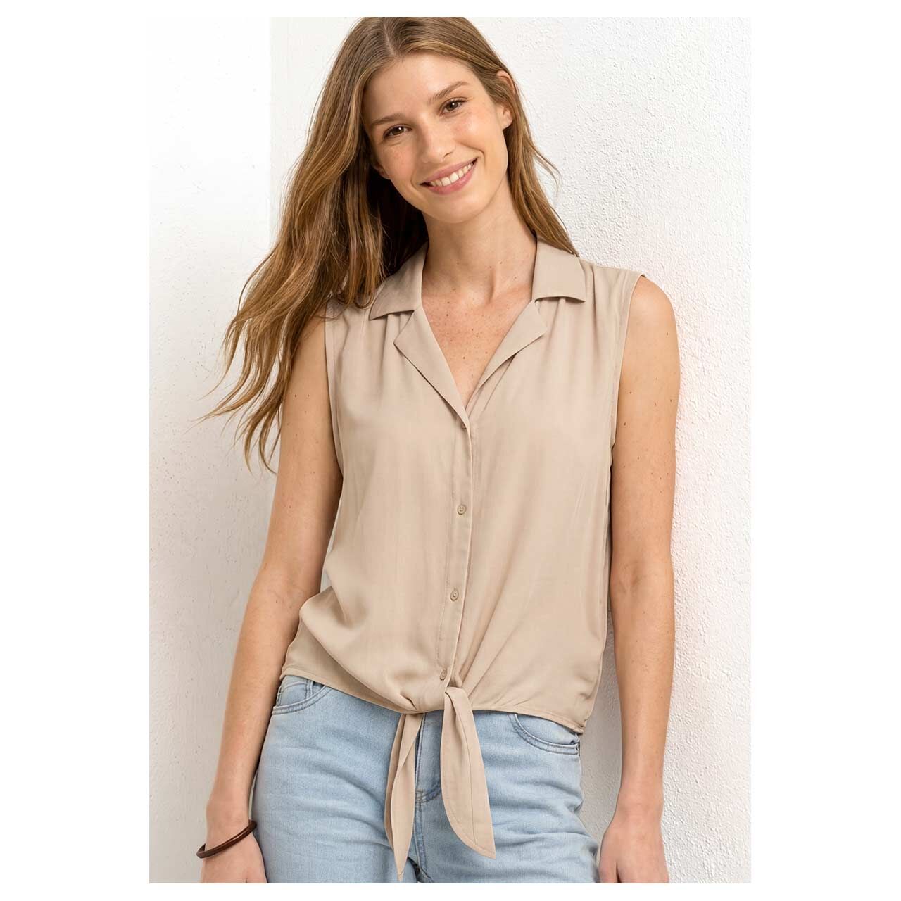 Damen Blusen Top Bowling Collar von Street One in Beige mit Print, Vorderansicht am Model