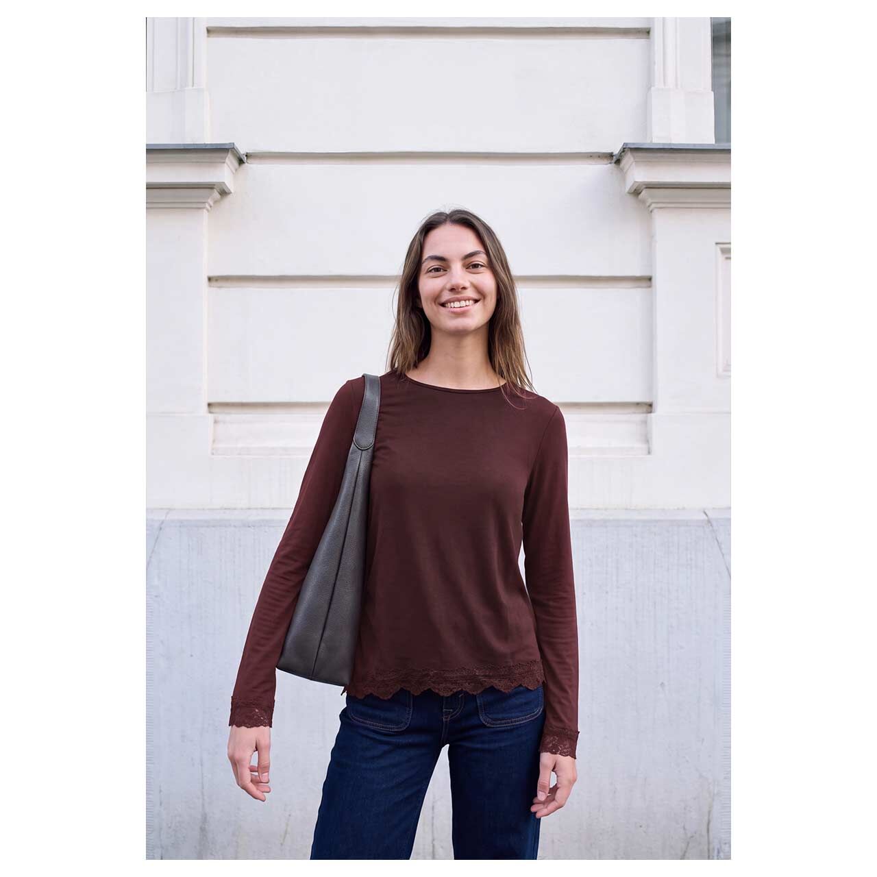Damen Langarm Shirt Diagonal von Street One Studio in Weinrot, Vorderansicht am Model