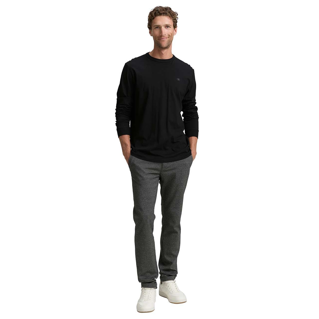 Herren Langarm Shirt von Tom Tailor in Schwarz, Ganzkörperansicht am Model