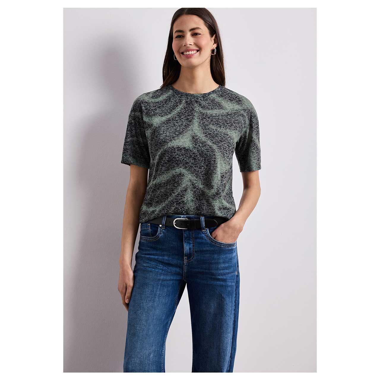 Damen T-Shirt Burn Dessin von Street One in Dunkelgrün mit Print, Vorderansicht am Model