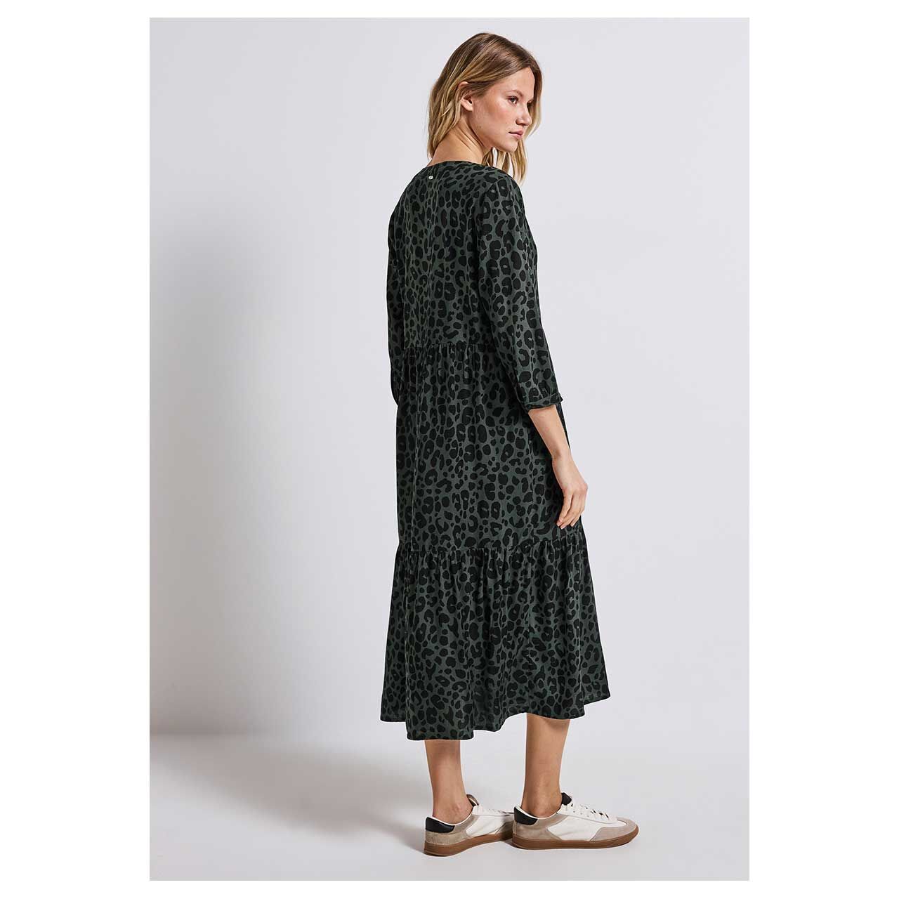 Damen 3/4 Arm Kleid Volant Dress von Street One in Dunkelgrün mit Leo-Print, Rückansicht getragen