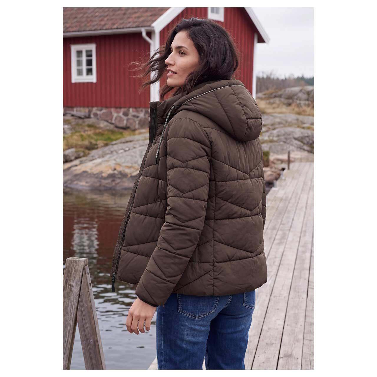 Damen Jacke Sportive Padded Jacket von Cecil in Dunkelbraun, Rückansicht am Model