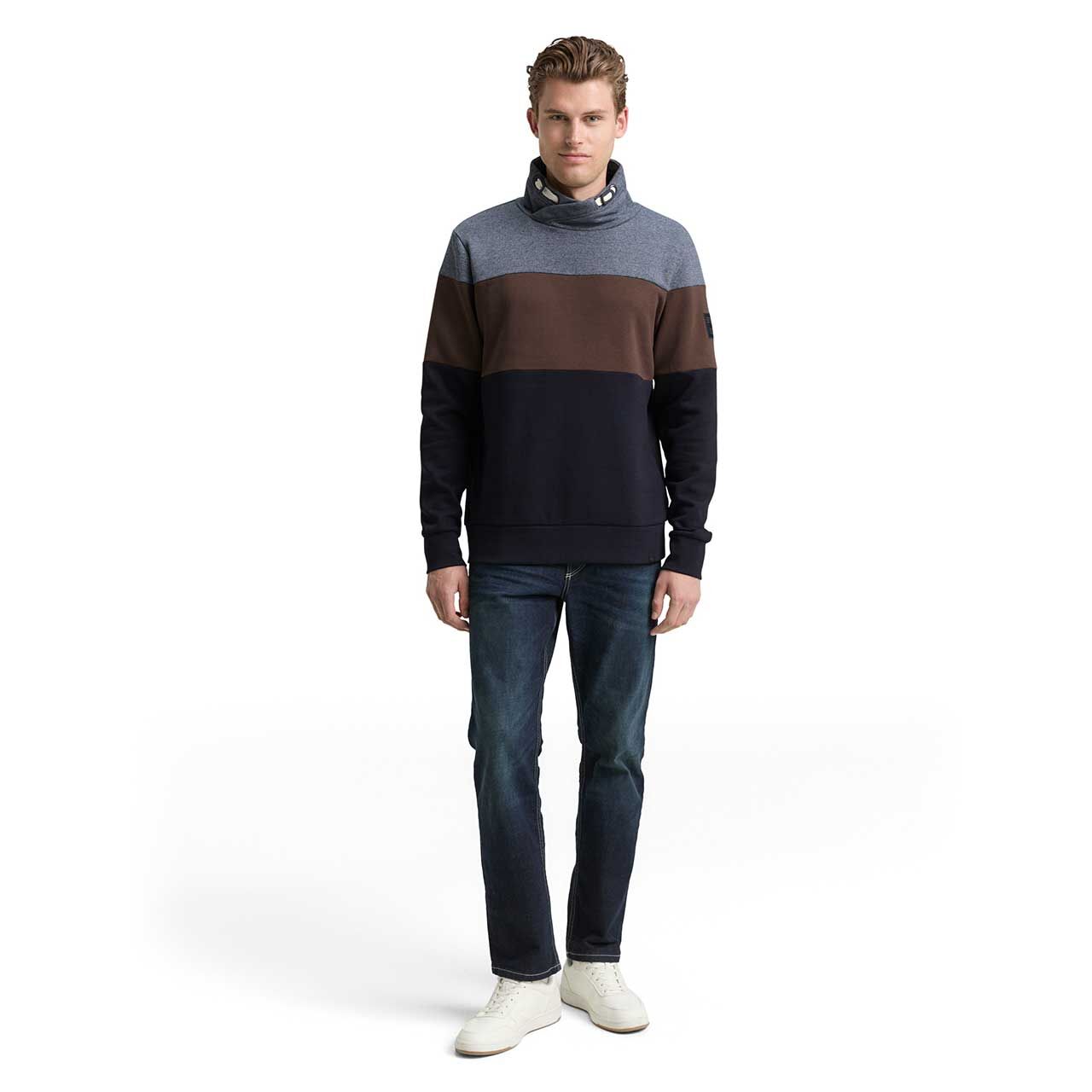 Herren Sweatshirt Cutline Snood von Tom Tailor in Dunkelblau gestreift, Ganzkörperansicht am Model