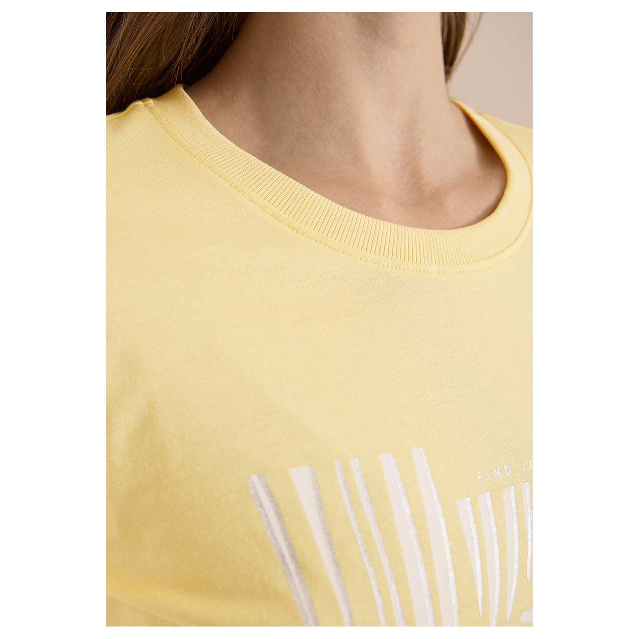 Damen T-Shirt Leaves Print von Cecil in Gelb mit Print, detaillierte Vorderansicht am Model