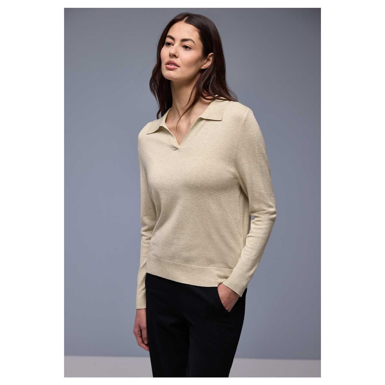 Damen Pullover Polo Basic Sweater von Street One in Beige, seitliche Vorderansicht am Model