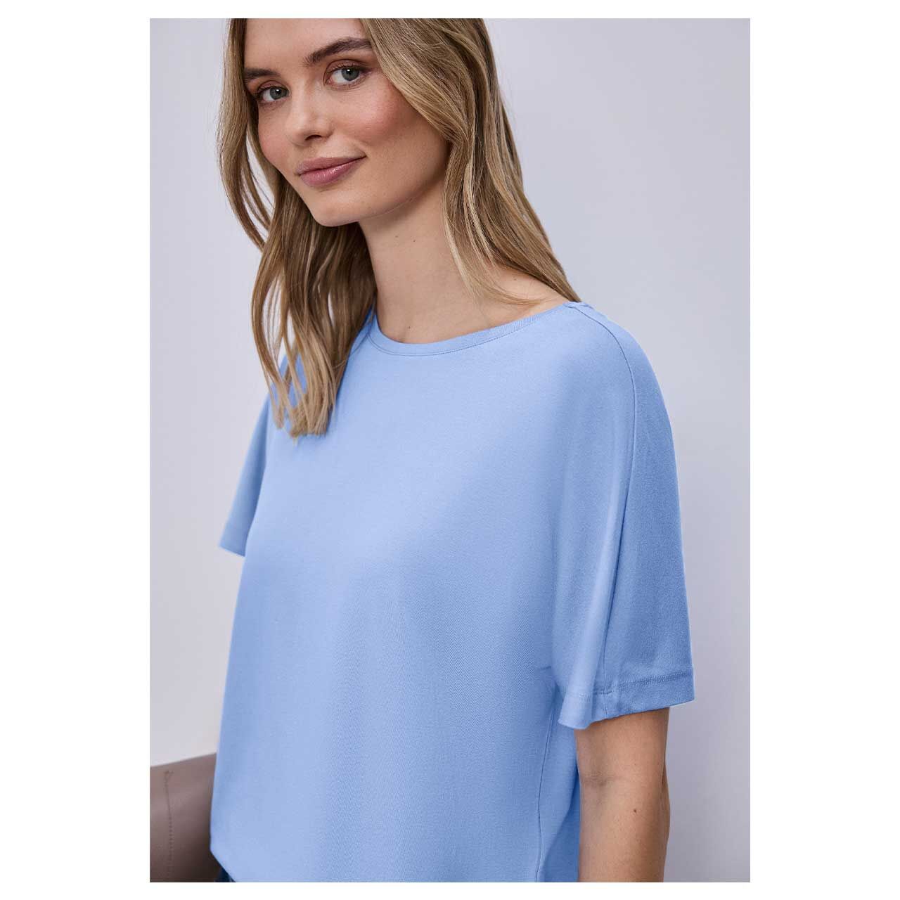 Damen T-Shirt Crista von Street One in Hellblau, Vorderansicht am Model