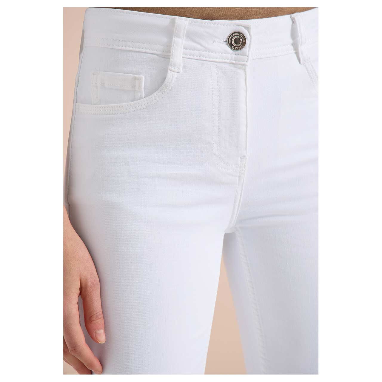 Damen 3/4 Jeans Toronto von Cecil in Weiß, detaillierte Vorderansicht am Model