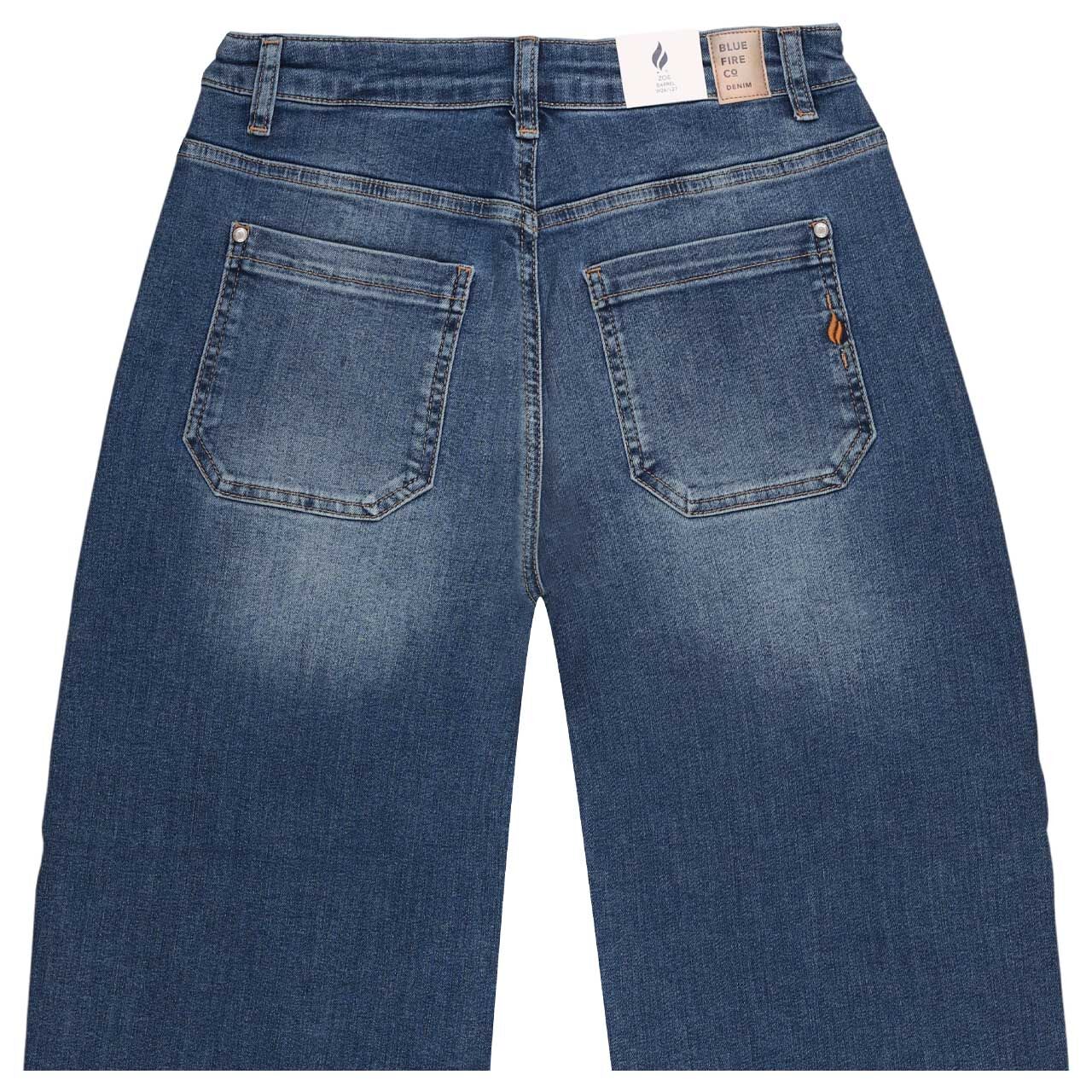 Damenjeans Zoe von Blue Fire in Blau angewaschen, detaillierte Rückansicht