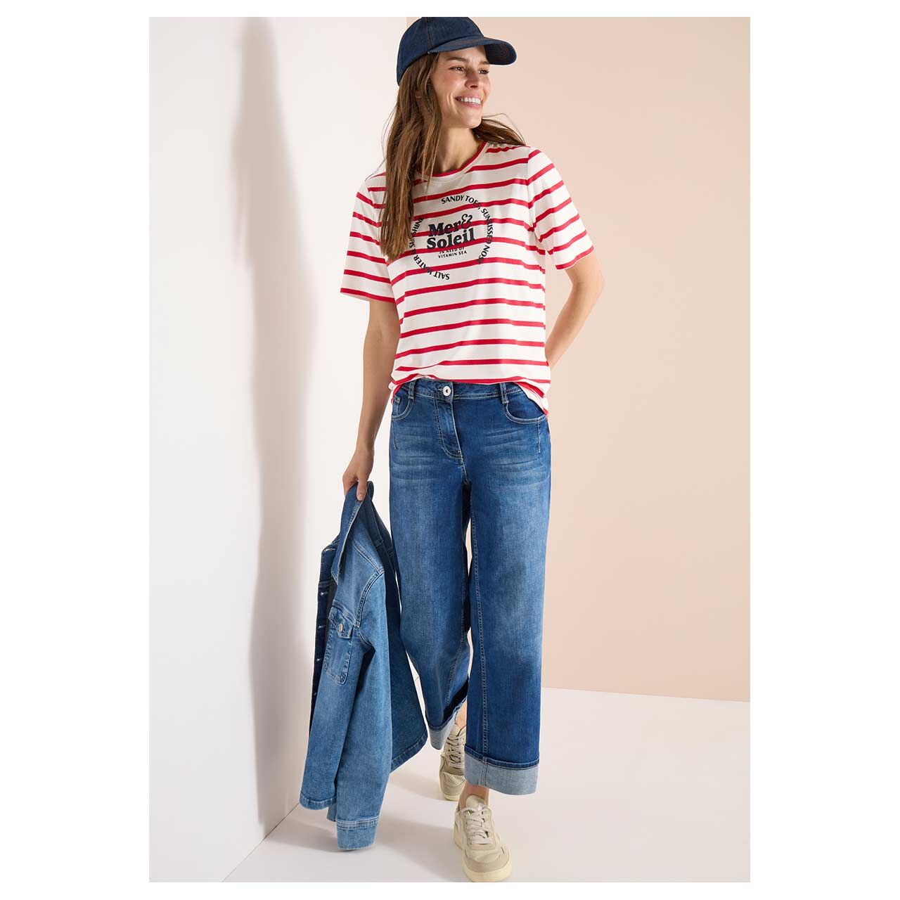 Damen T-Shirt Mer And Soleil Circle von Cecil in Rot gestreift mit Print, Ganzkörperansicht am Model