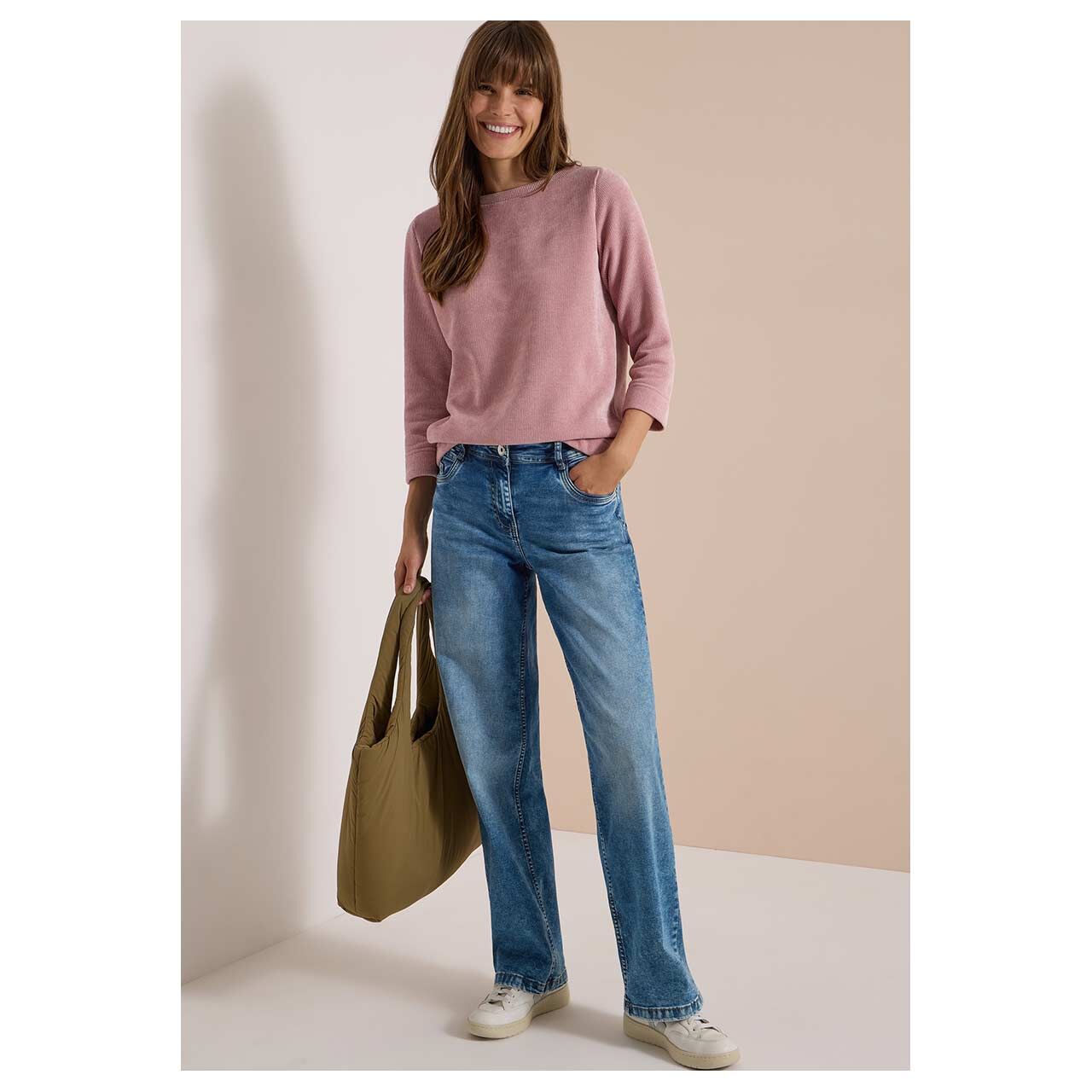 Damen 3/4 Arm Cord Shirt Soft von Cecil in Rosa, Ganzkörperansicht am Model
