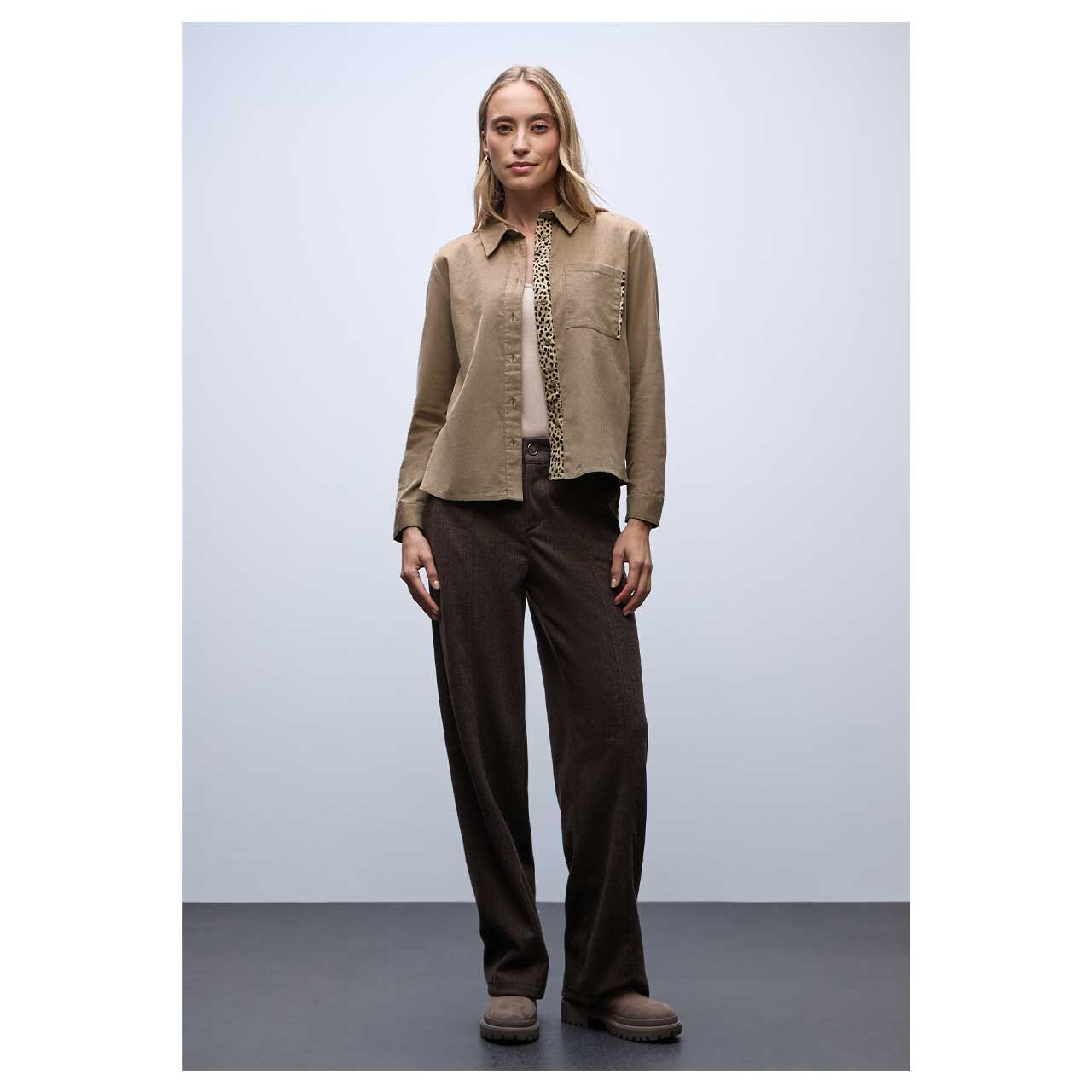 Damen Langarm Cord Bluse Corduroy Blousee von Street One in Beige mit Print, Ganzkörperansicht am Model