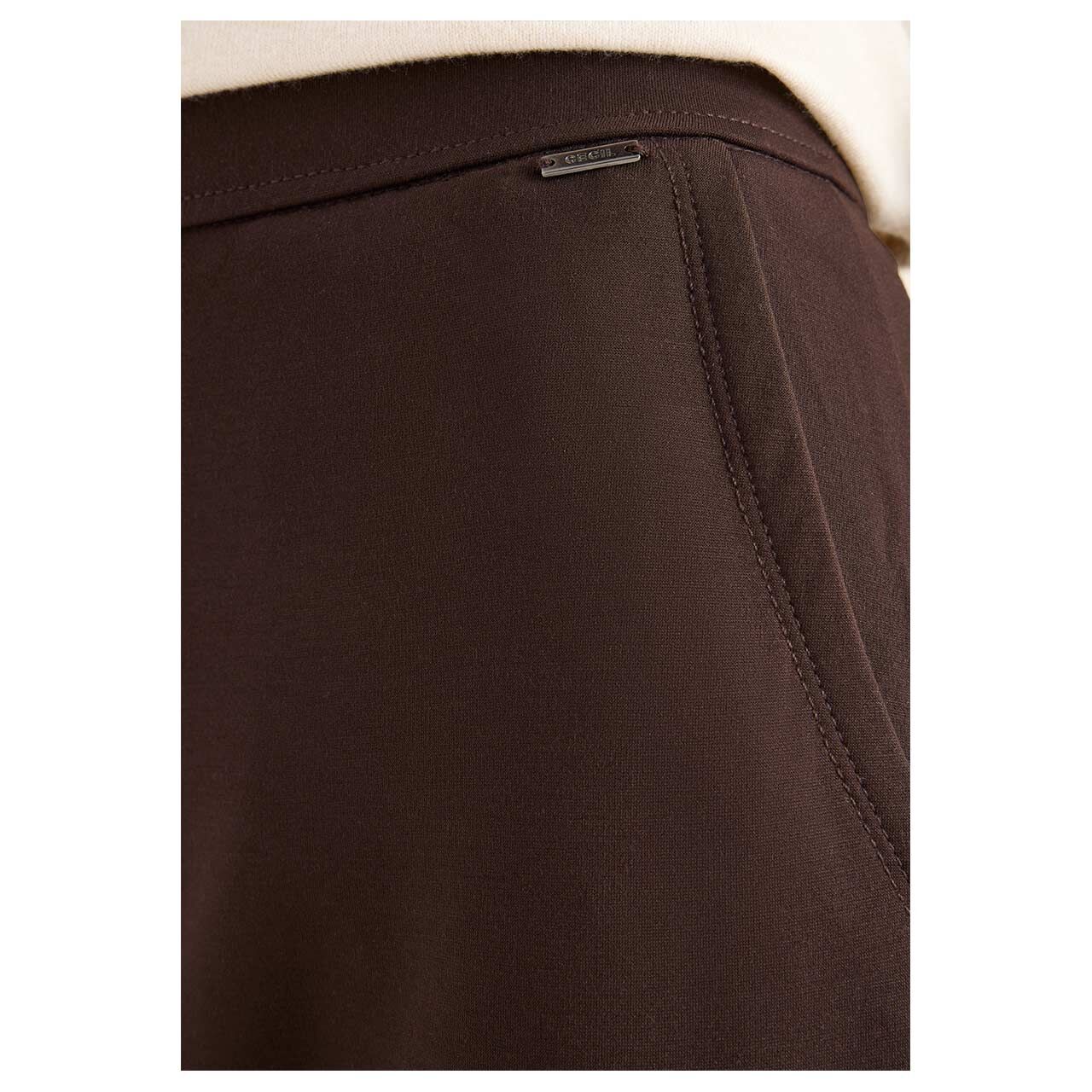 Damen Hose Neele Straight von Cecil in Dunkelbraun, Ganzkörperansicht am Model
