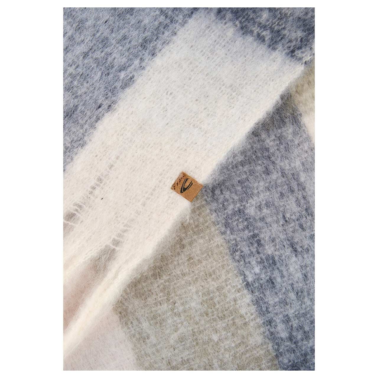 Damen Schal von Camel active in Blau kariert, Detailansicht Logo