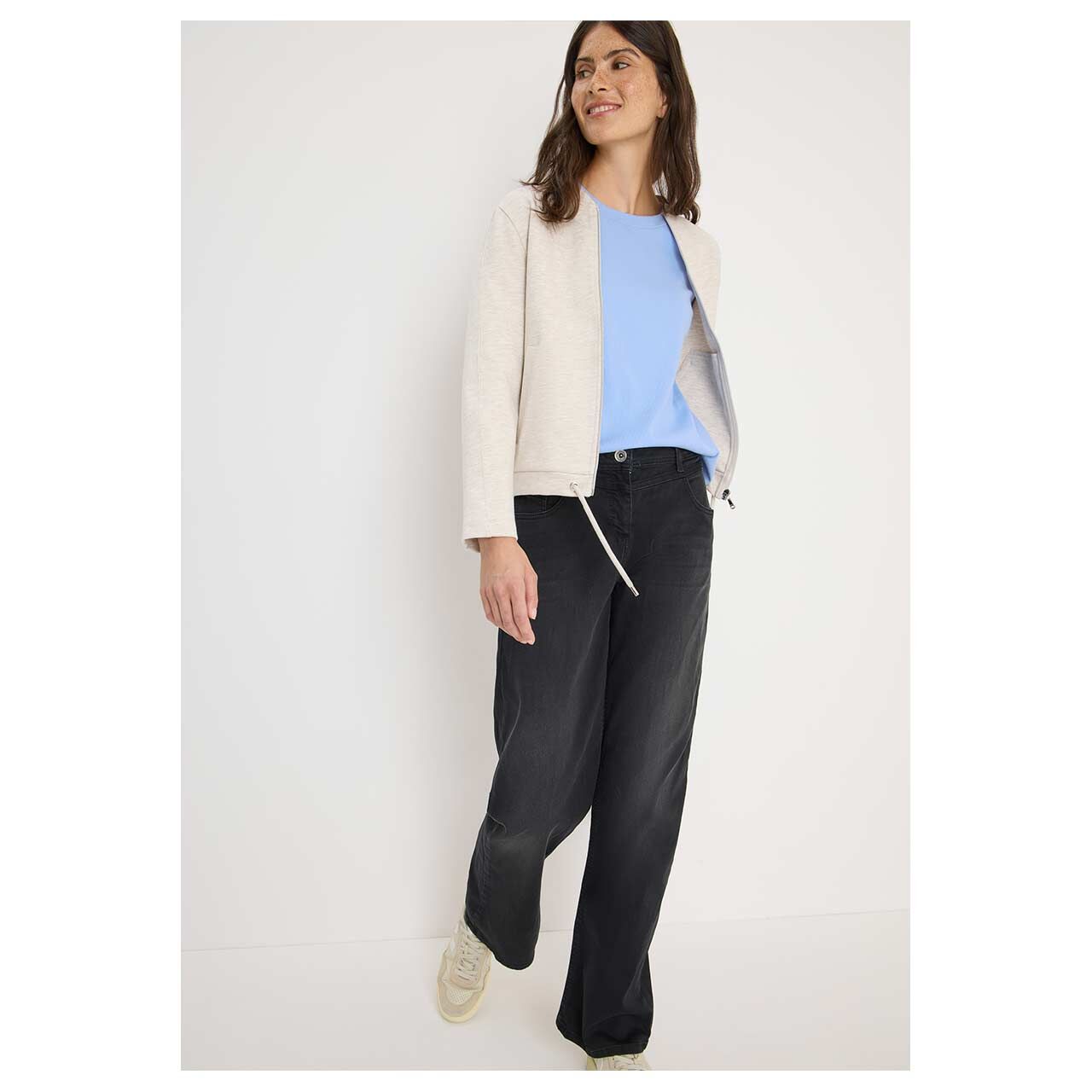 Damen 3/4 Arm Shirt Solid Rib von Cecil in Hellblau, Ganzkörperansicht am Model gestylt