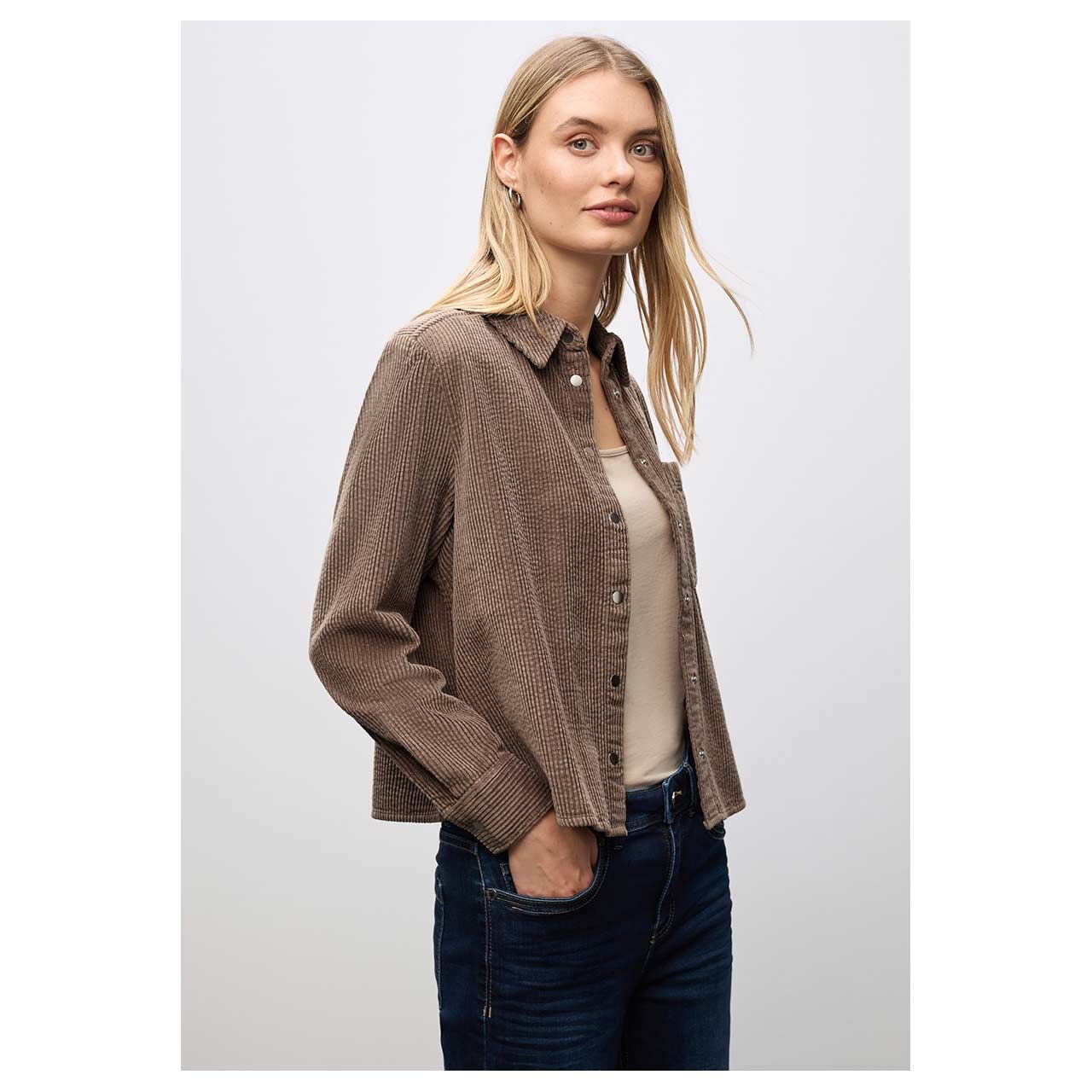 Damen Langarm Cord Bluse Corduroy Shirtcollar von Street One in Braun, Vorderansicht am Model
