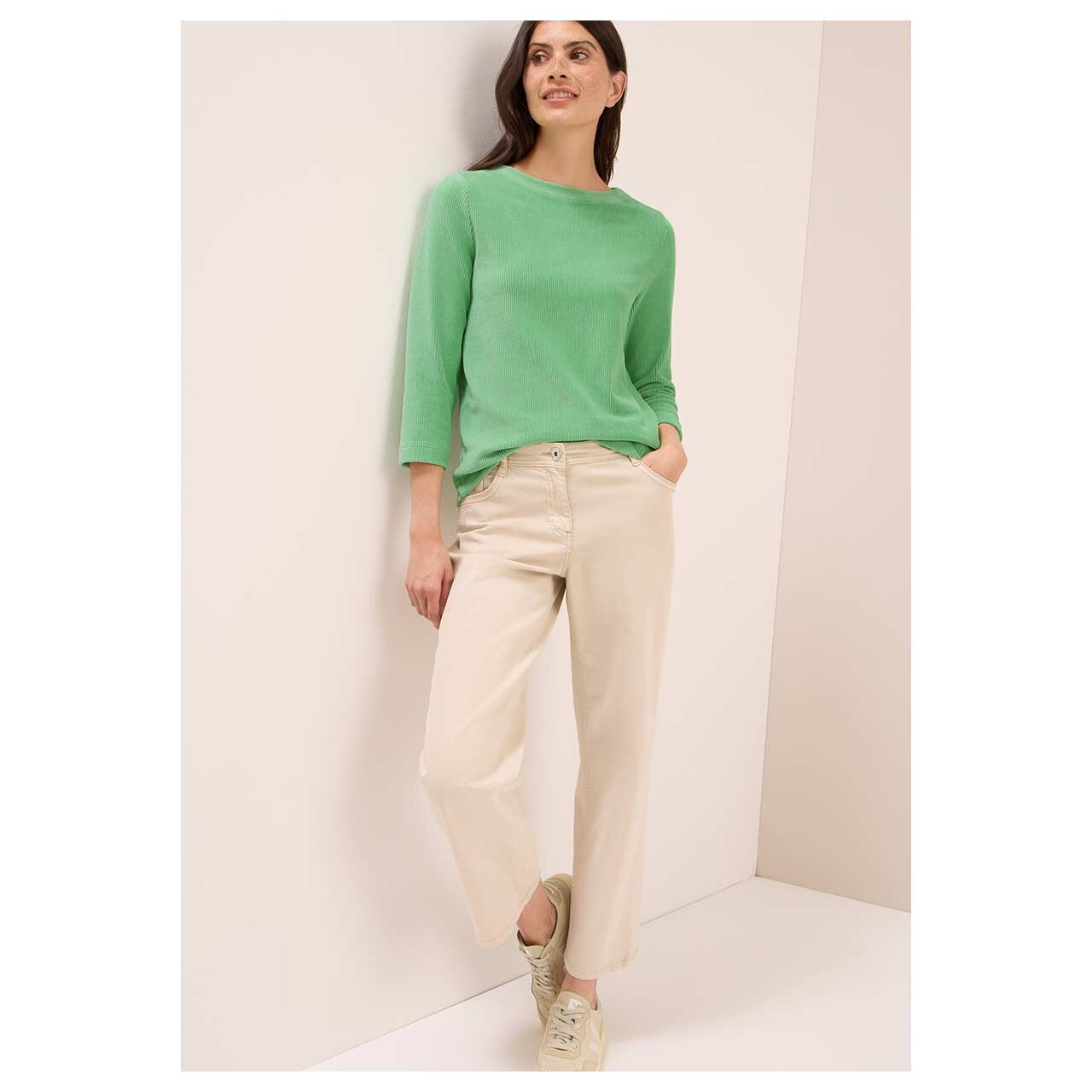 Damen 3/4 Arm Shirt Cord von Cecil in Grün, Ganzkörperansicht am Model