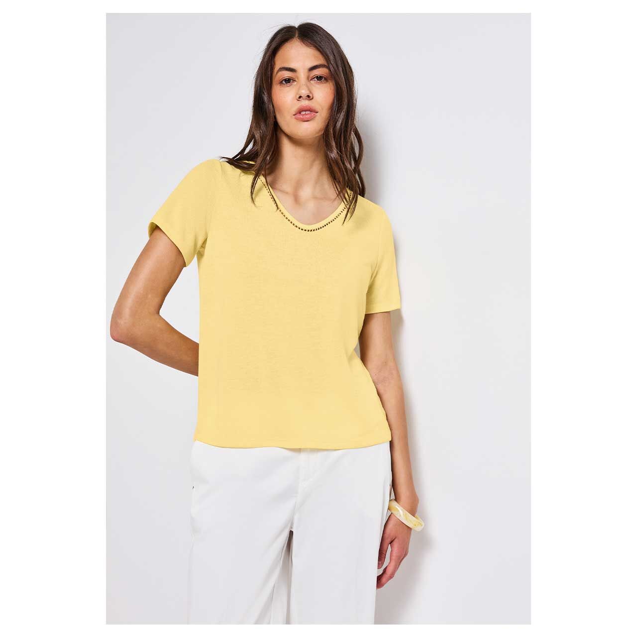 Damen T-Shirt Linen Look with Crochet von Street One in Gelb, Vorderansicht Oberkörper getragen