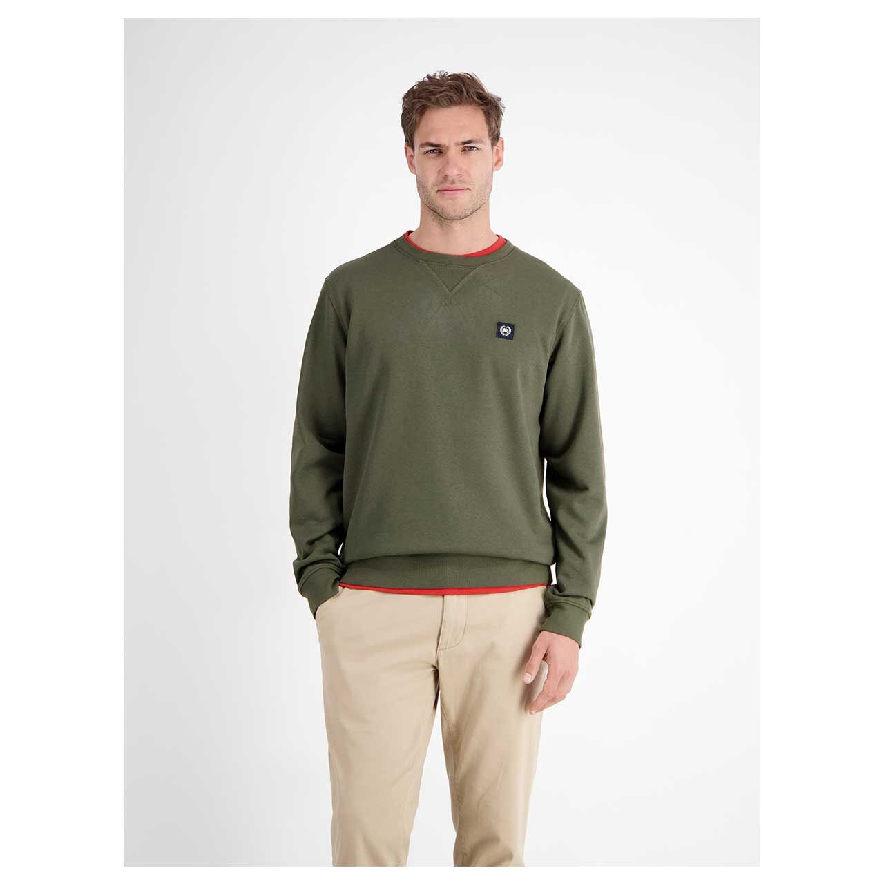 Herren Sweatshirt von Lerros in Dunkelgrün, Vorderansicht am Model
