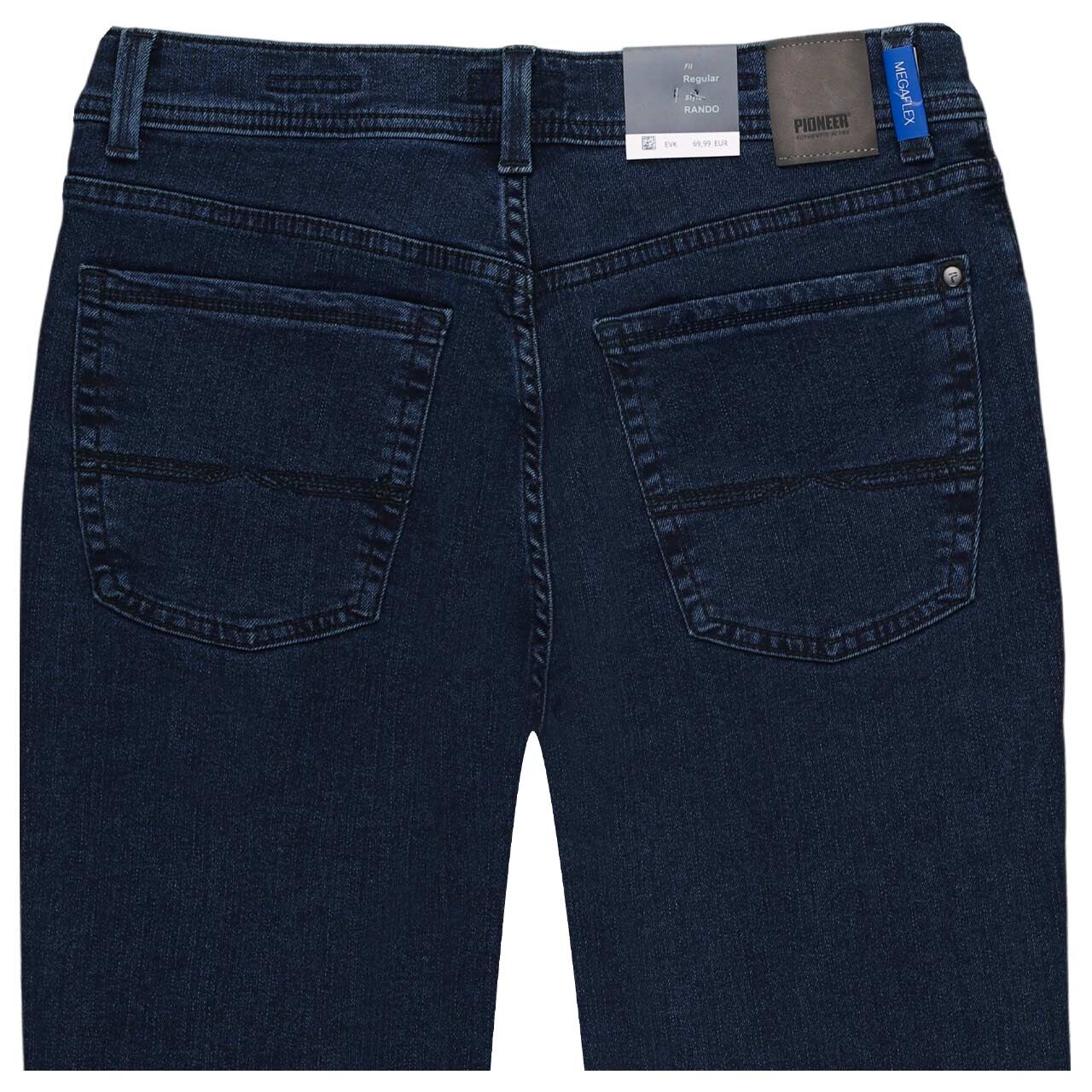 Stretch Herrenjeans Rando Megaflex in Dunkelblau angewaschen von Pioneer, detaillierte Rückansicht