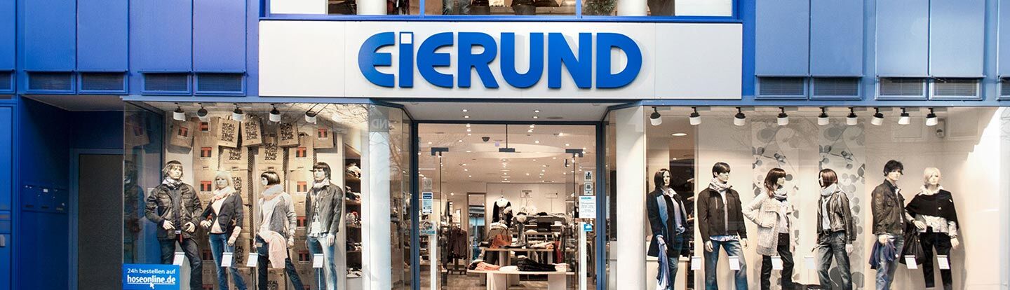 Die blaue Fassade von dem station&auml;ren Modegesch&auml;ft Eierund Hildesheim