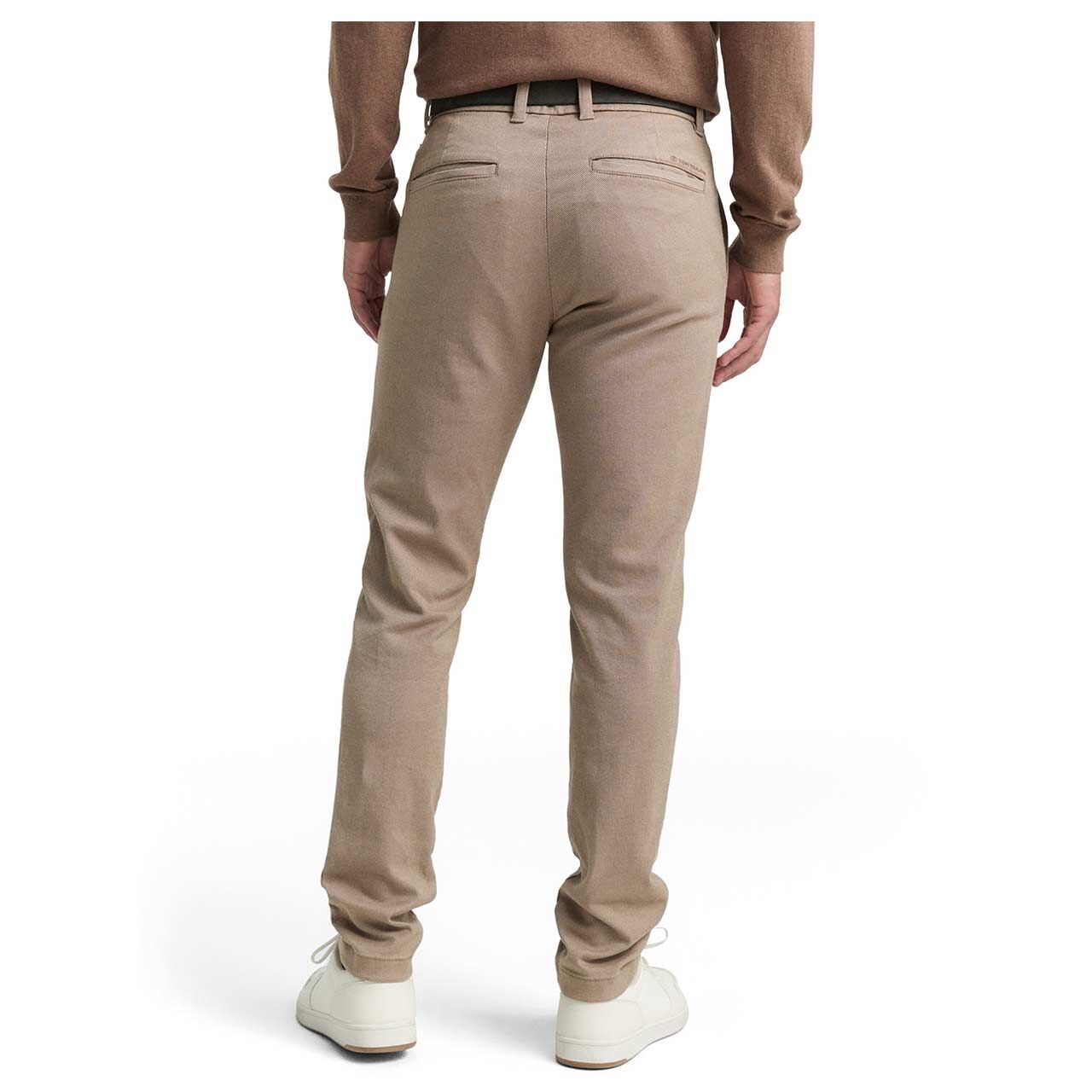 Chinohose Travis von Tom Tailor in Beige mit Print, Rückansicht am Model