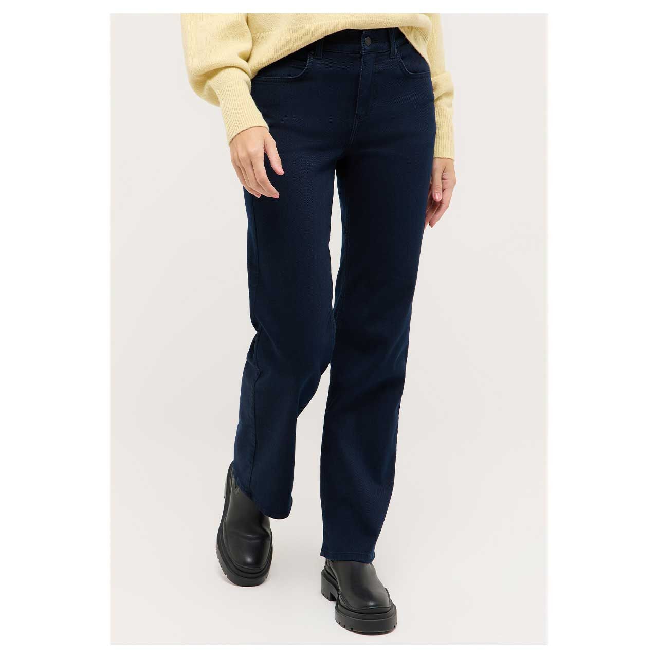 Damenjeans Lara von Angels in Dunkelblau, Vorderansicht am Model