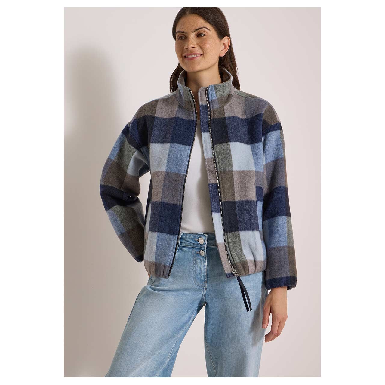 Damen Jacke Blouson Check von Cecil in Dunkelblau kariert, Vorderansicht am Model