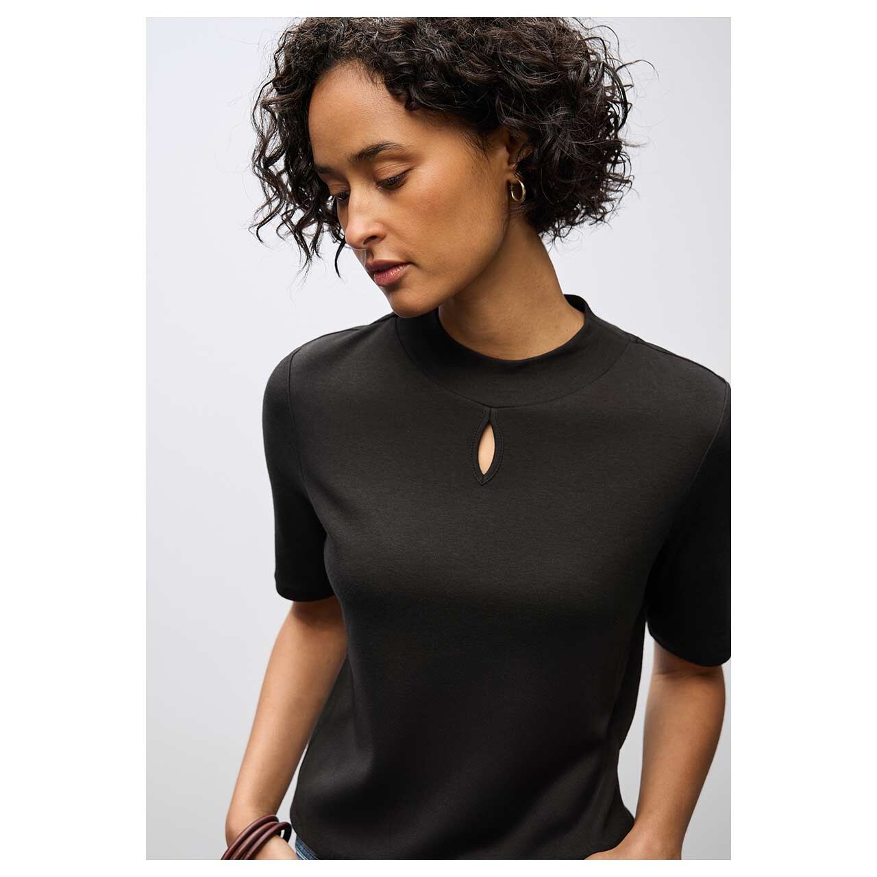 Damen T-Shirt Turtle Neck Slit Detail von Street One in Dunkelbraun, Detailansicht Material