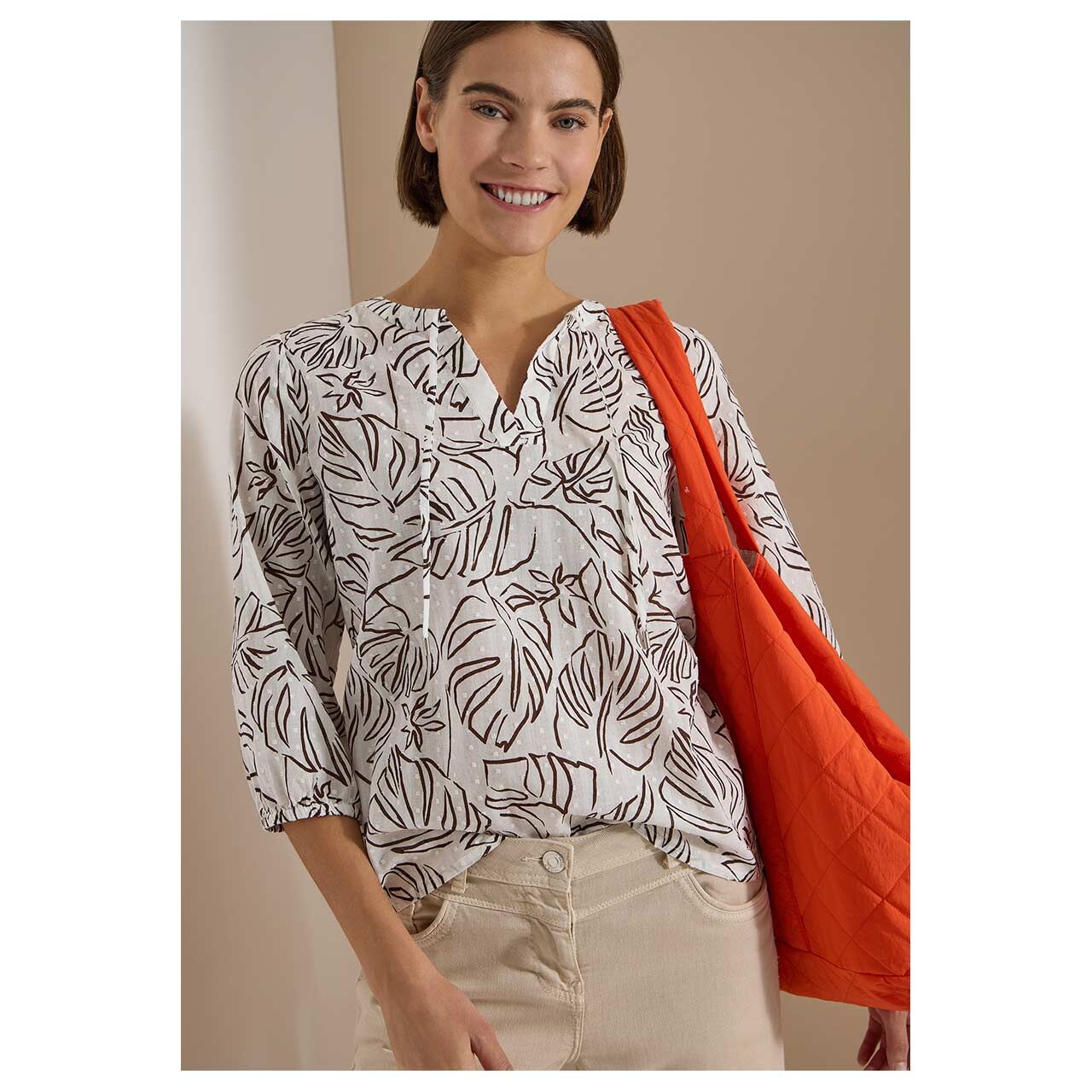 Damen 3/4 Arm Bluse Print Tunic von Cecil in Cremeweiß mit Print, detaillierte Vorderansicht am Model