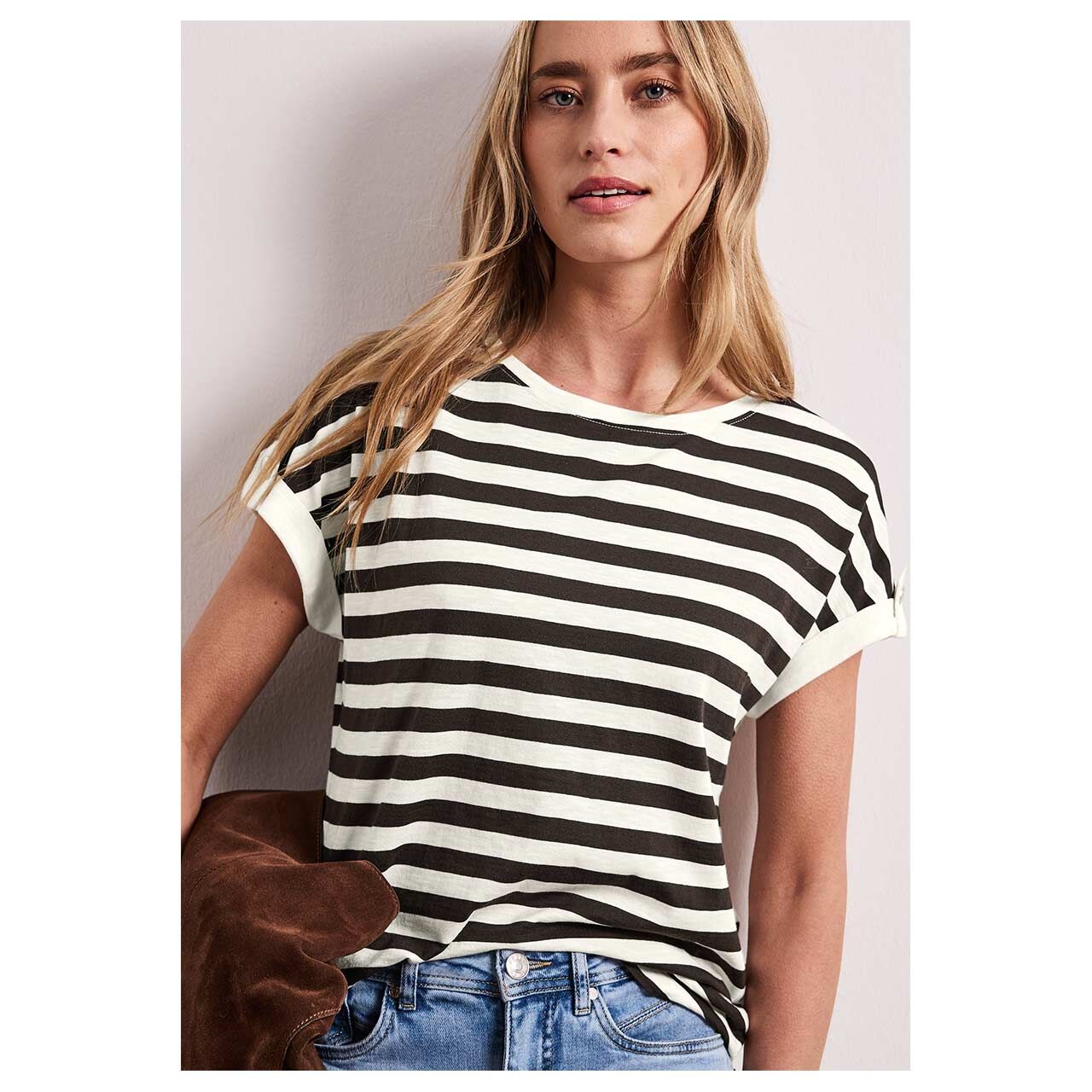 Damen T-Shirt Basic Deco Buttons von Street One in Dunkelbraun gestreift, Vorderansicht am Model