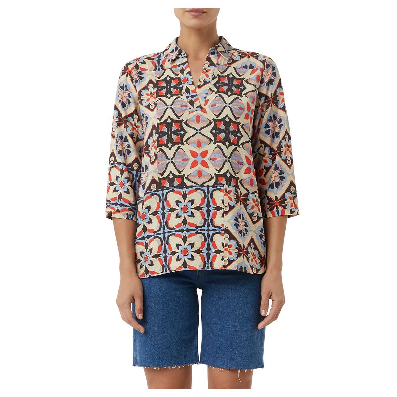 Damen 3/4 Arm Bluse von Comma in Orange mit Print, detaillierte Vorderansicht am Modell