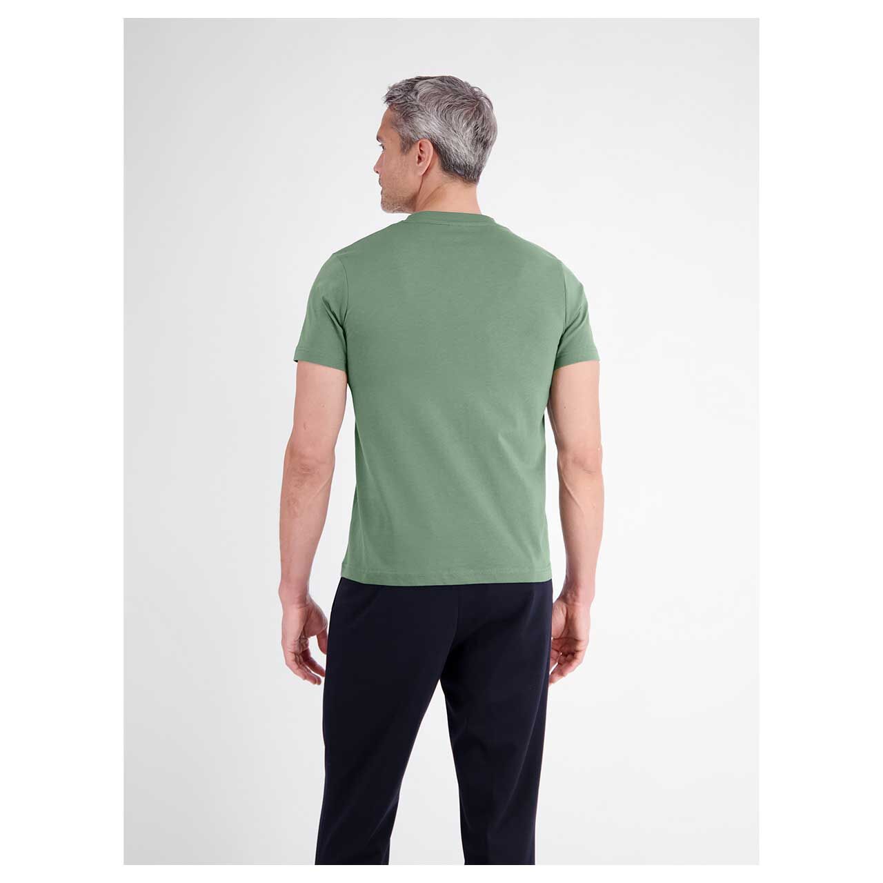 Herren T-Shirt von Lerros in Dunkelgrün mit Print, Rückansicht am Model