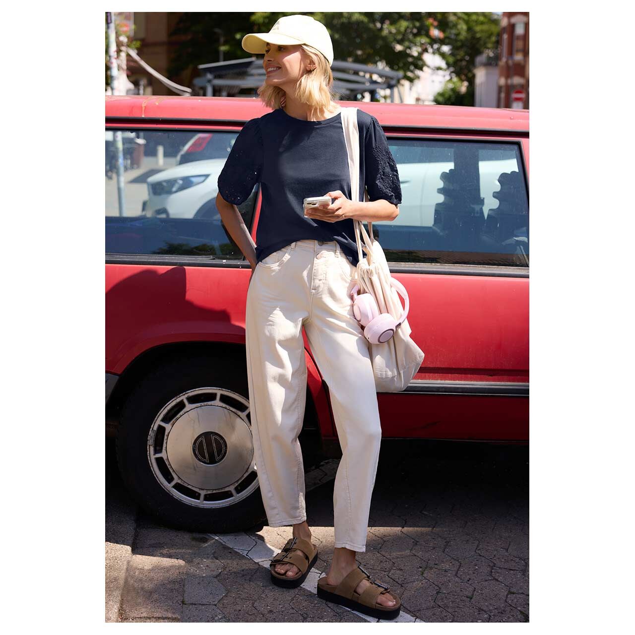 Damen T-Shirt Embroidered Woven Puff Sleeves von Street One Studio in Dunkelblau, Ganzkörperansicht am Model