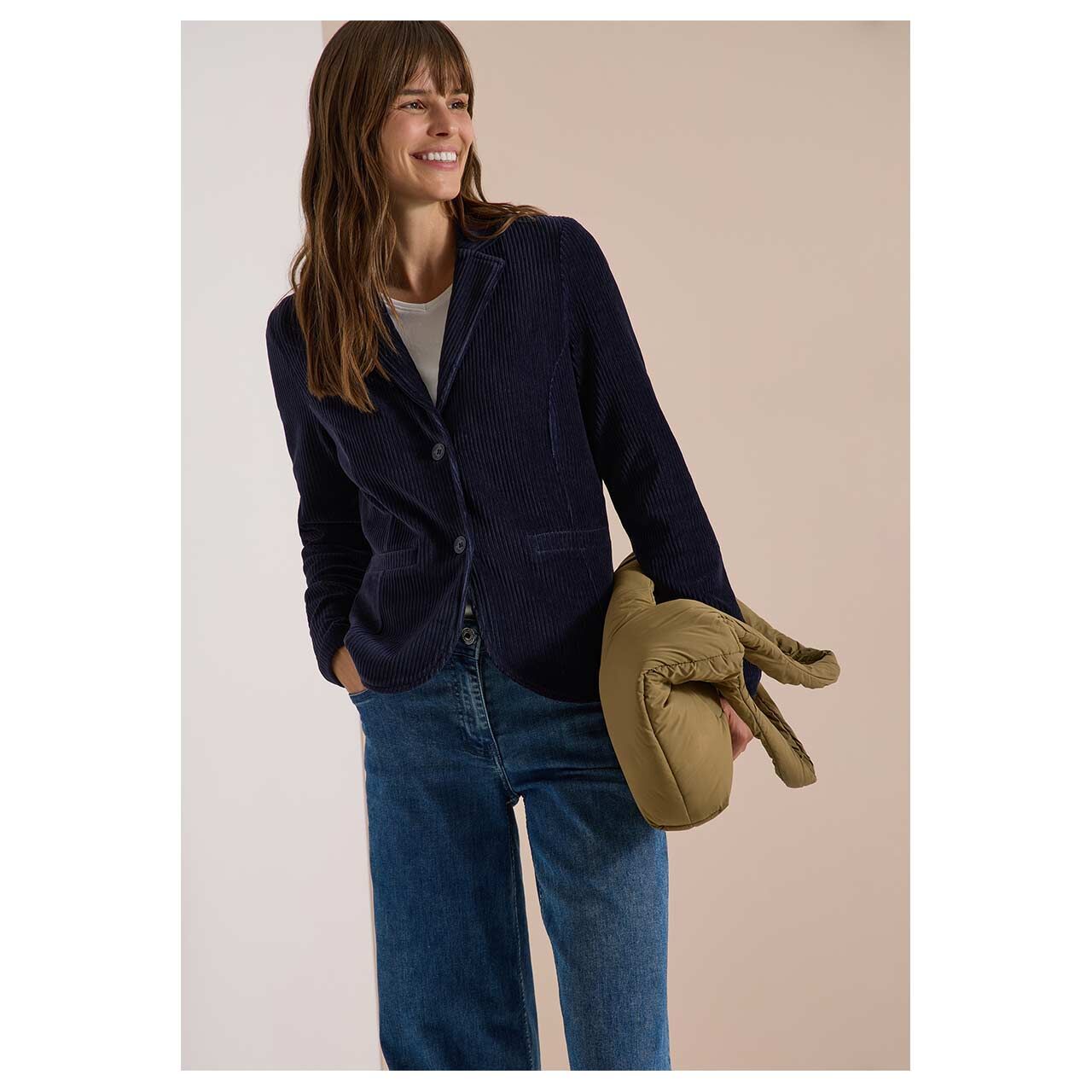 Damen Cord Blazer Jersey von Cecil in Dunkelblau, gestylte Vorderansicht am Model