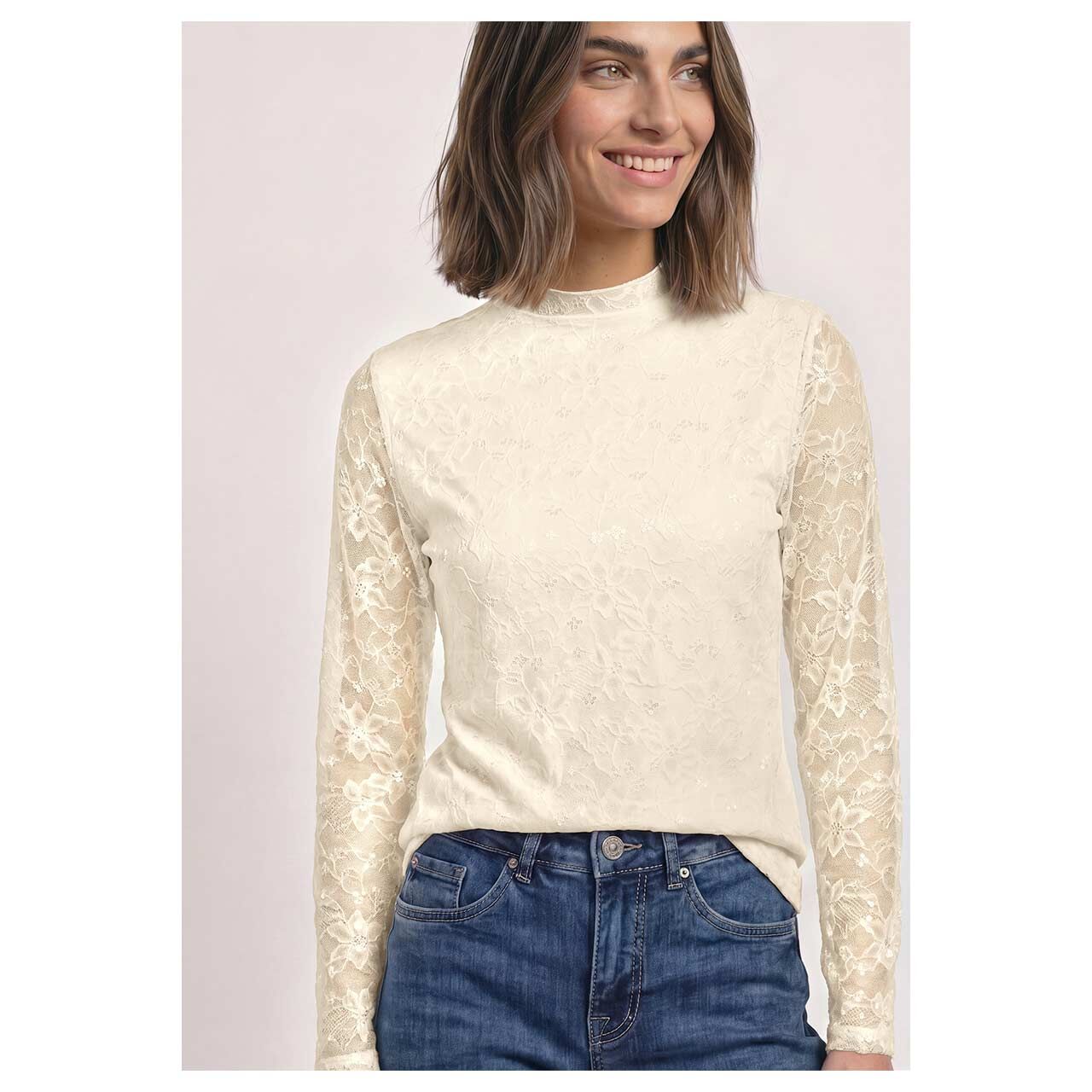 Damen Langarm Shirt Lace Turtle Neck von Street One in Hellbeige, Nahaufnahme Model vorne
