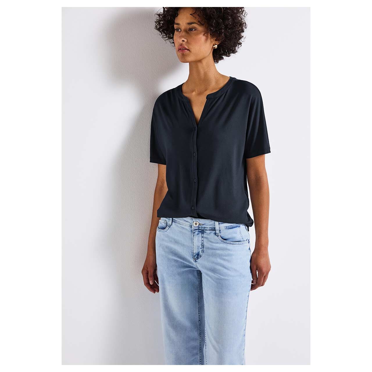 Damen Kurzarm Shirtjacke Jersey Tunic von Street One in Dunkelblau , Vorderansicht am Modell